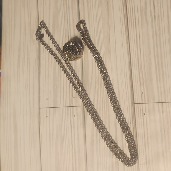 Necklace and Brooch combo - Picture 1 of 3